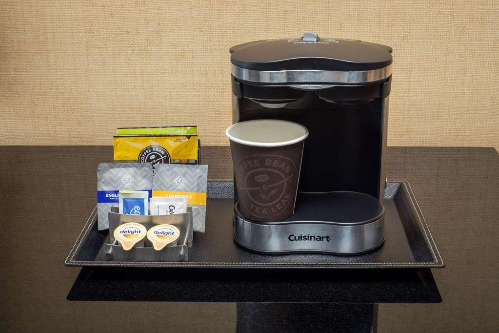 Doubletree Boston North Shore Danvers Room photo